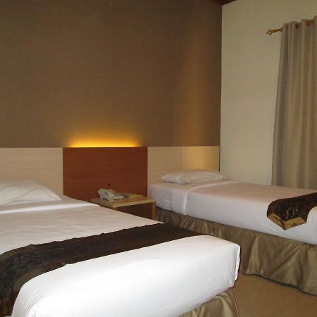 Hotel Delta Sinar Mayang Sidoarjo Szoba fotó