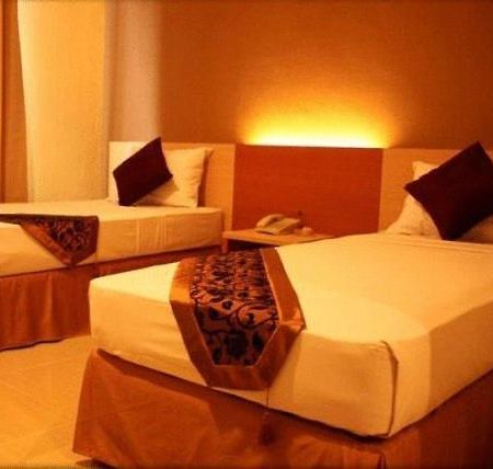 Hotel Delta Sinar Mayang Sidoarjo Kültér fotó