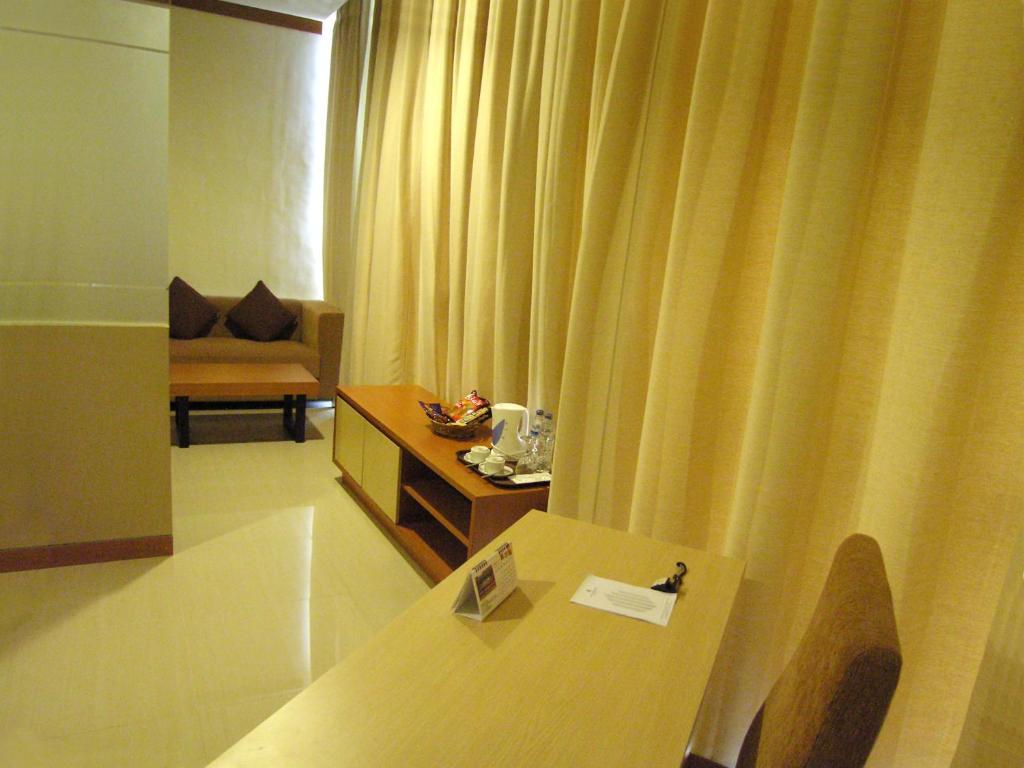Hotel Delta Sinar Mayang Sidoarjo Szoba fotó