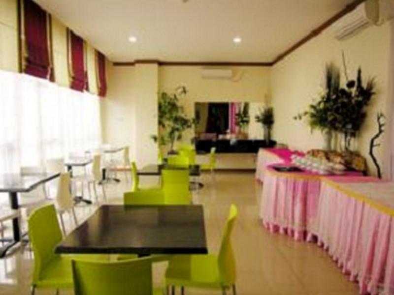 Hotel Delta Sinar Mayang Sidoarjo Kültér fotó