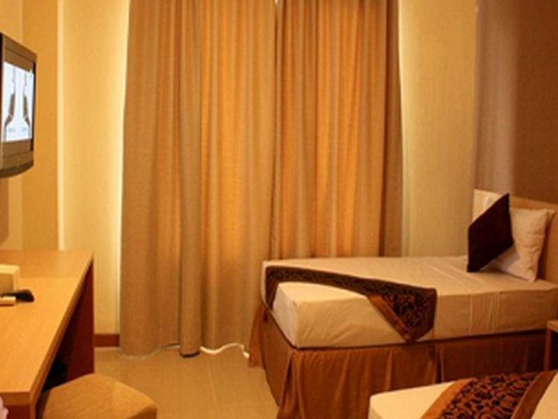 Hotel Delta Sinar Mayang Sidoarjo Kültér fotó